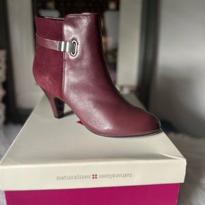 Naturalizer boots size 8. Never worn new in box